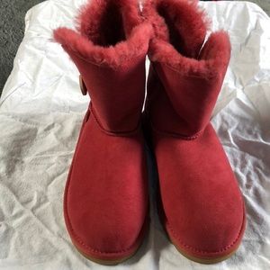 Never worn authentic UGG boot/missing tag